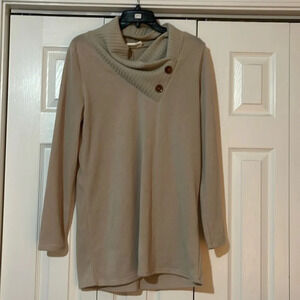 Style Rack crowl neck beige button detail sweater top